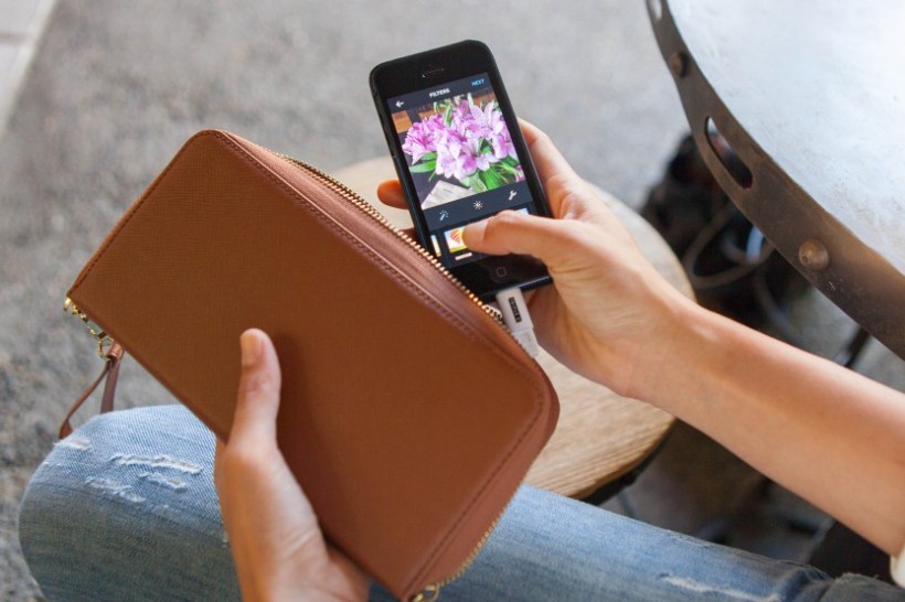 power-wallet-phone-charger-49c7.833x